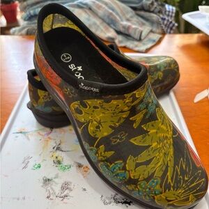 Sloggers Women's Yellow Floral Slip-On Garden Clogs